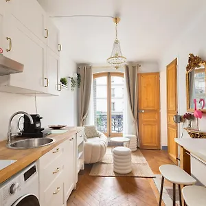 Haussmannian Elegance Close To Montmartre Appartement